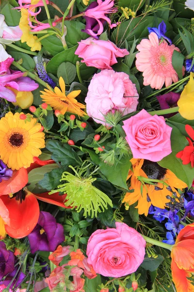 Bouquet primaverile dai colori vivaci — Foto Stock