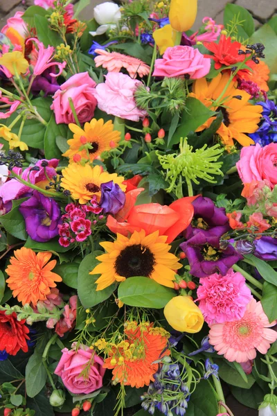 Jarní kytici v jasných barvách — Stock fotografie