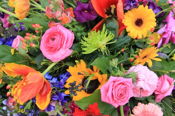 Bouquet primaverile dai colori vivaci — Foto Stock