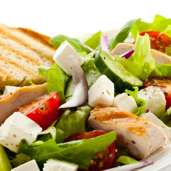 stock image Vegetable salad with roasted chicken meat