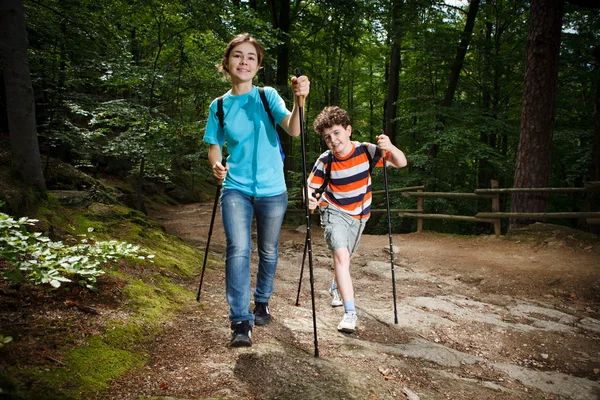 Girl and boy walking — Stock Photo, Image