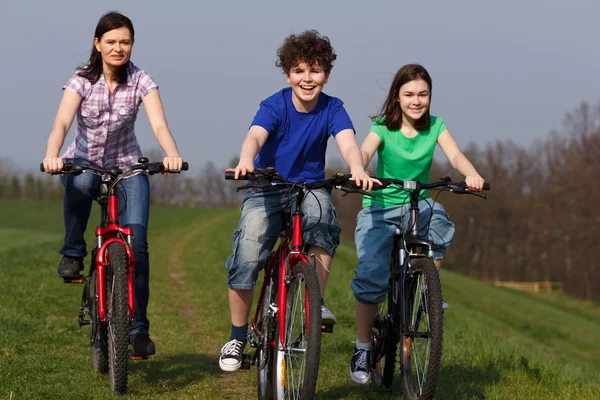 Rodinná jízdní kola — Stock fotografie