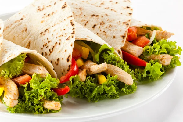 Kebab - gegrilltes Fleisch und Gemüse — Stockfoto