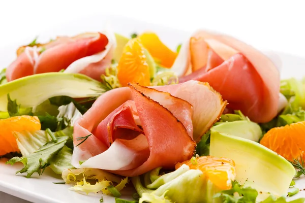 Salat - geräucherter Speck und Gemüse — Stockfoto