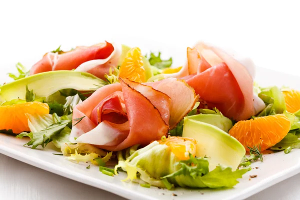 Salad - smoked bacon and vegetables — Stock Photo, Image