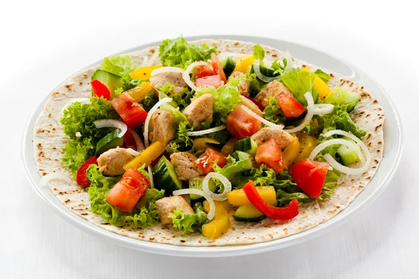 Kebab - mięso i warzywa z grilla — Zdjęcie stockowe