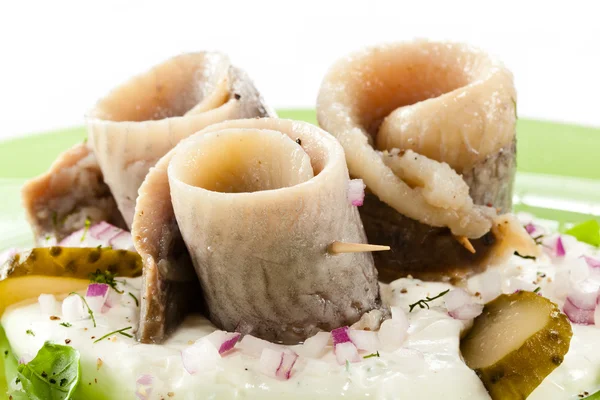 Filetti di aringa marinati con verdure alla panna — Foto Stock