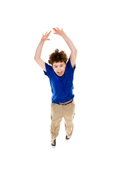 Poika hyppää, kulkee eristyksissä valkoisella taustalla — kuvapankkivalokuva
