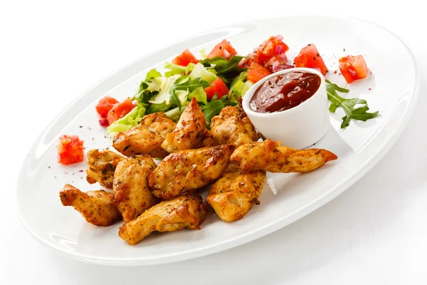 Grilled chicken nuggets and vegetables — Stock Photo, Image
