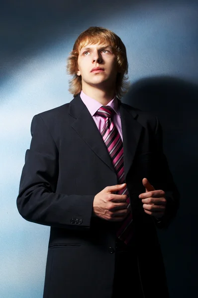 Ritratto di giovane uomo d'affari — Foto Stock