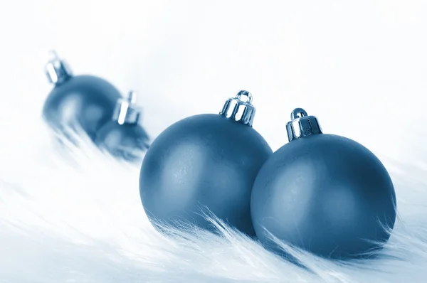 Bolas de Navidad con nieve — Foto de Stock