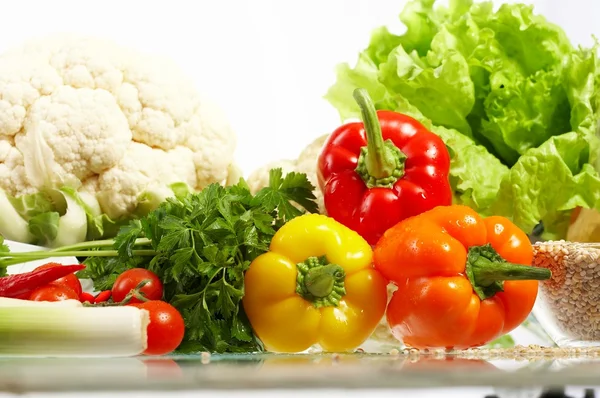 Verduras frescas. Frutas y otros productos alimenticios . — Foto de Stock