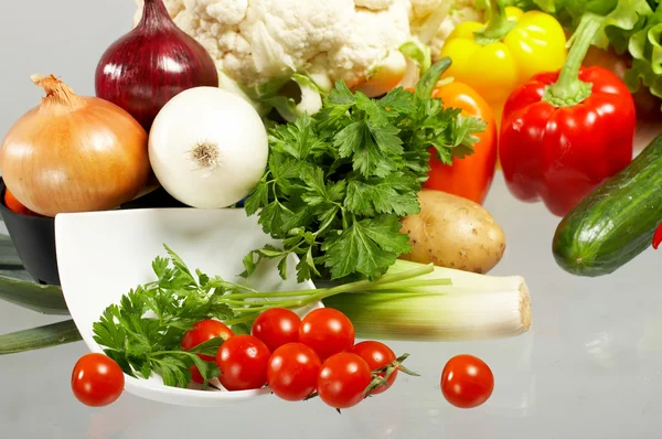 Čerstvá zelenina, ovoce a jiných potravin. — Stock fotografie