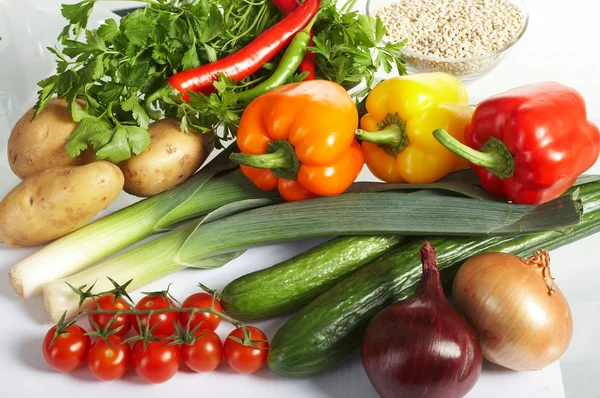 Taze sebze, meyve ve diğer gıdalar. — Stok fotoğraf