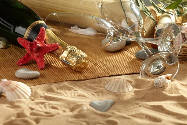 Champagne mousserande på en strand — Stockfoto