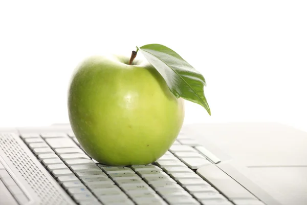 Manzana en el teclado —  Fotos de Stock