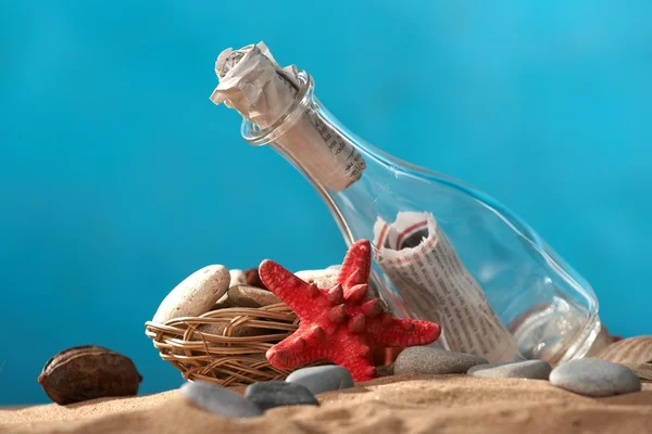 Meer Stillleben die Botschaft in der Flasche — Stockfoto