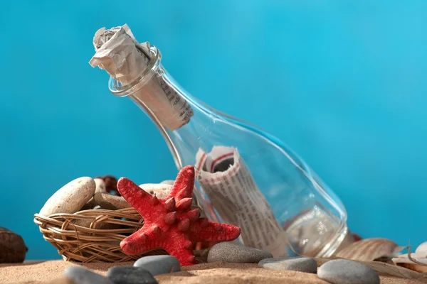 Havet stilleben meddelande i en flaska — Stockfoto