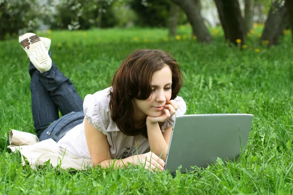 The girl with laptop on the nature — Stock Photo, Image