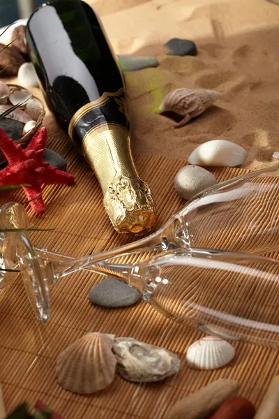 Champagne mousserende op een strand — Stockfoto
