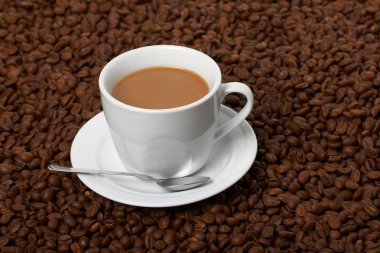fincan kahve, kahve tahıl üzerinde mal ile