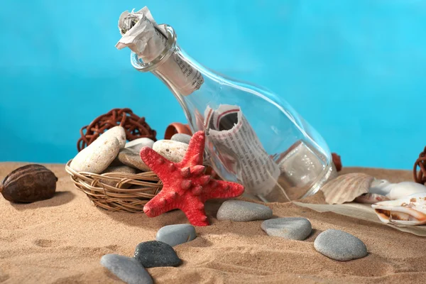 La naturaleza muerta del mar el mensaje en una botella — Foto de Stock