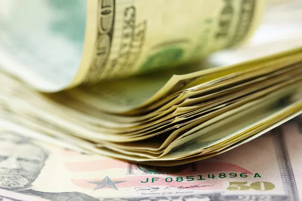 Доллары на столе — стоковое фото