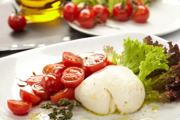 Tomatoes with mozzarella — Stok fotoğraf
