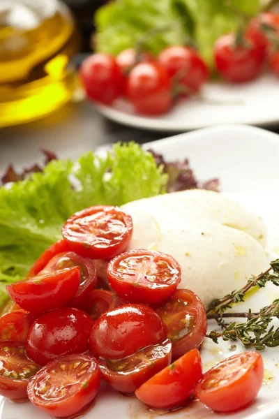 Tomatoes with mozzarella — Stock Photo, Image