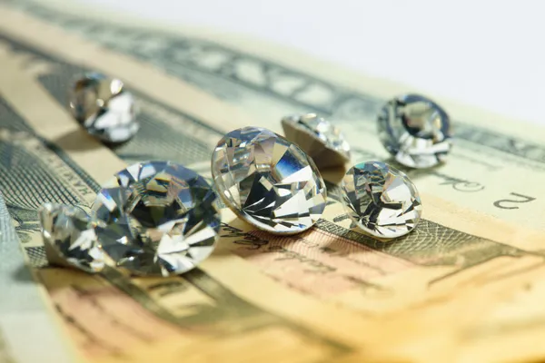 Diamantes y dinero — Foto de Stock