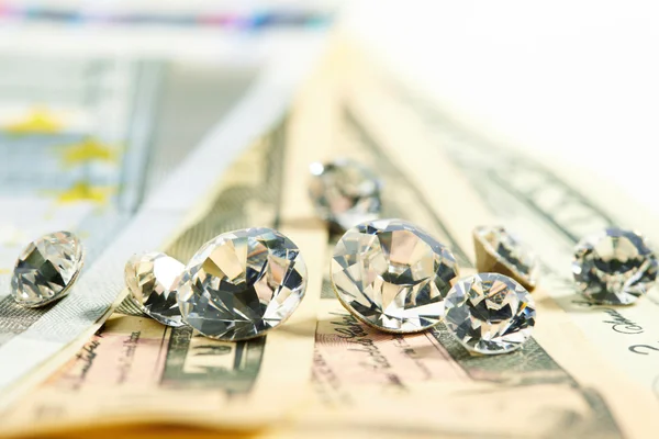 Diamantes y dinero — Foto de Stock
