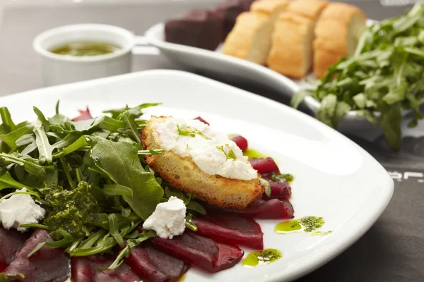 Beetroot salad with sauce — Stock Photo, Image