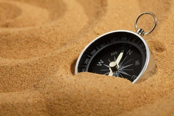 Compass in sand — Stock Photo, Image