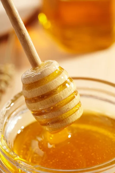 Honey with wood stick — Stock Photo, Image