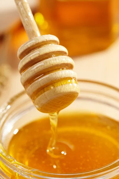 Honey with wood stick — Stock Photo, Image