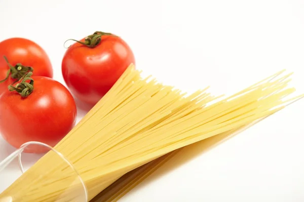 stock image Raw spaghetti and fresh tomatoes