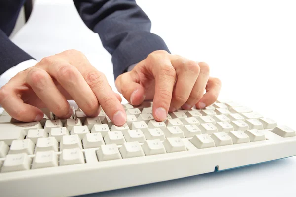 Mãos no teclado — Fotografia de Stock