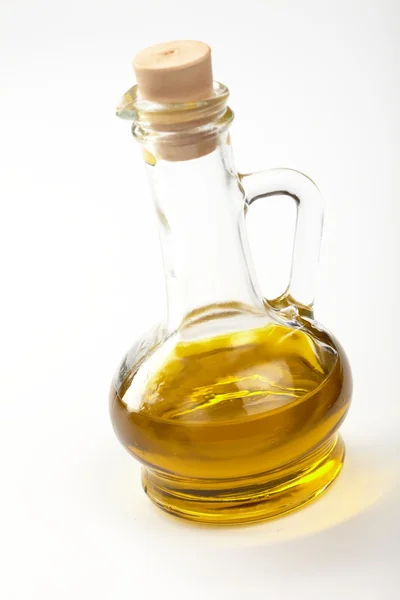 Оливковое масло в бутылке — стоковое фото