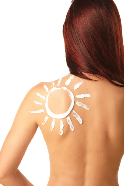 Donna con crema solare a forma di sole — Foto Stock