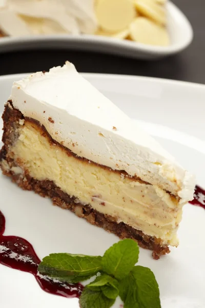 Cake with jam and mint — Stock Photo, Image