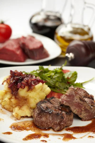 Beef steaks with vegetables — Stock Photo, Image