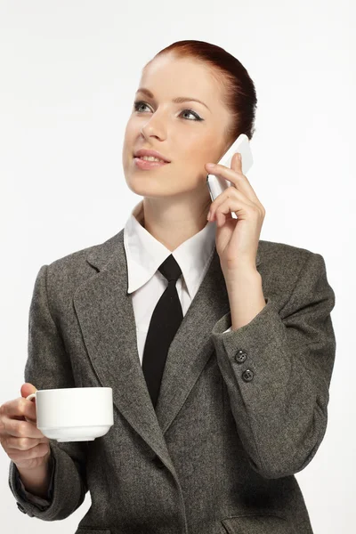 Ділова жінка тримає чашку кави . — стокове фото