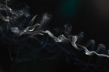 dumanı siyah arkaplanda