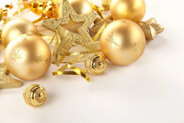 Goldene Weihnachtskugeln — Stockfoto