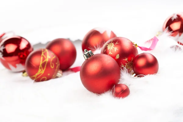 Bola Natal di latar belakang putih — Stok Foto