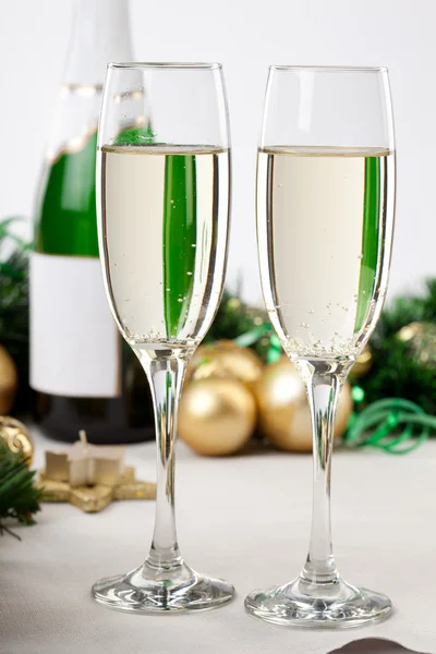 Las copas del champán a la noche de Año Nuevo — Foto de Stock