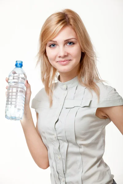 Giovane donna con acqua — Foto Stock