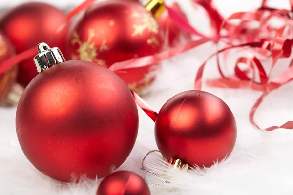 白い背景のクリスマスボール ロイヤリティフリーのストック写真