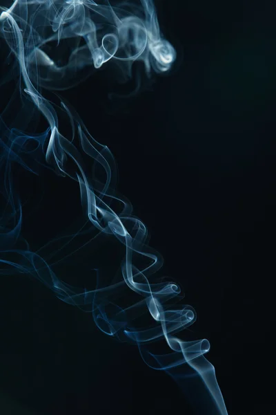 Fumée sur le fond noir — Photo