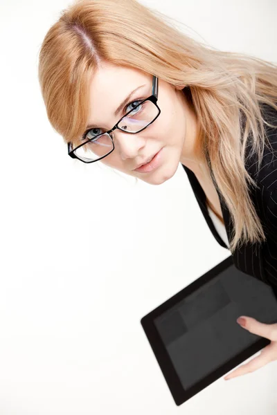 Geschäftsfrau mit elektronischem Pad — Stockfoto
